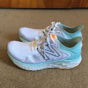 EUC women’s 11.5 D New Balance 1080 in white aqua and orange